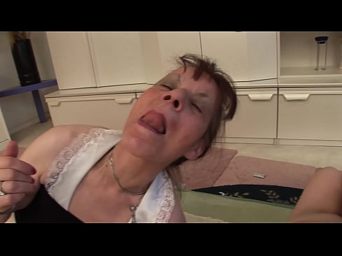 ❤️ İki nənənin və bir babanın üçlü var ️ Anal video bizdə az.naughtyhentai.ru ❌